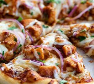 Chicken cheesy delight pizza