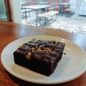 Hot Walnut Brownie (100 Gm)