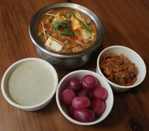 Mutter Paneer - 8 Pcs