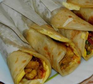 Egg With Paneer Roll