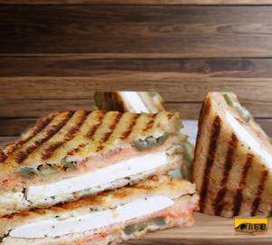 Paneer cheesy sandwich [medium size]
