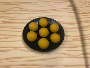 Desi Ghee Laddu Besan