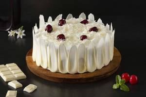 White Chocolate Strawberry Cake