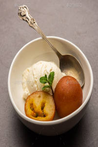 Gulab Jamun With Icecream