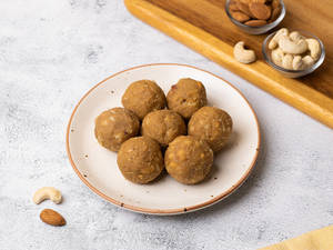 Atta Gond Ladoo