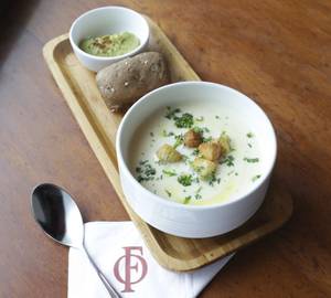 French Garlic, Parsley Croutons Soup 