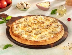 La Chicken Seekh Kebab Pizza