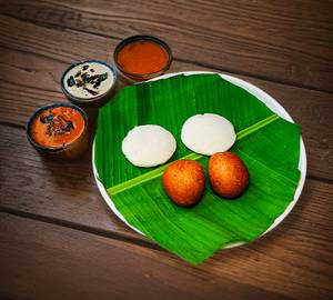 Idli (2 Pcs) + Mysore Bonda (2Pcs)