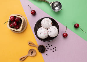 Choco Cherry Ice Cream (Small Scoop [80 Ml])