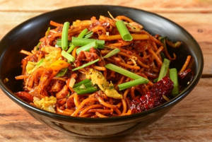 Chicken Noodles Schezwan