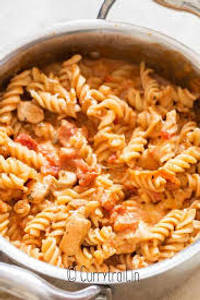 FUSSILI CHICKEN IN CREAMY TOMATO SAUCE