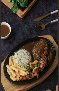 Grilled Chicken Platter In Mushroom Sauce