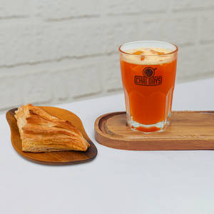 Peach Iced Tea + Chicken Puff