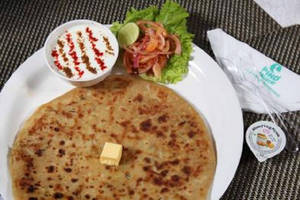 ALOO PAYAZ KULCHA.