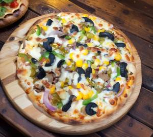 Deluxe Veggie Pizza