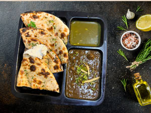 Pyaaz Kulcha With Chole