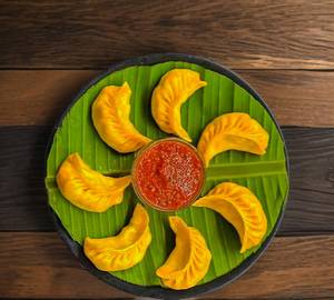 Corn Cheese Momos And Red Chilli Sauce [ 6 Pieces ]