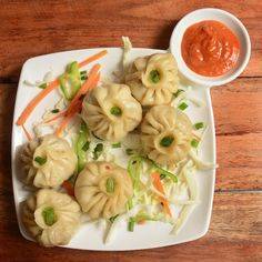 Veg steamed momos [8 pieces]