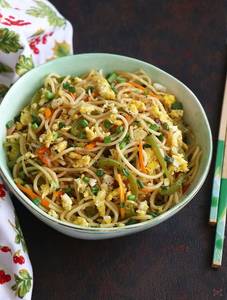 CHICKEN HAKKA NOODLES