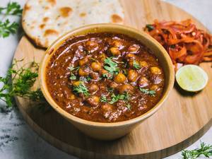 Amritsari Chole Bhature [4 Pcs Bhature]
