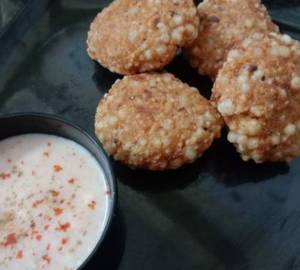 SABUDANA VADA WITH DAHI