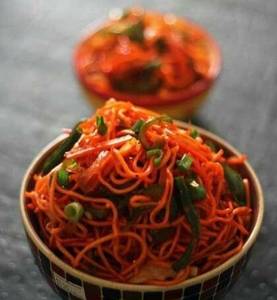 SCHEZWAN CHICKEN HAKKA NOODLES