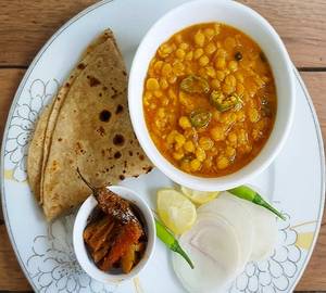 Paratha (4p)+ Cholar Dal