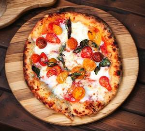 Grilled tomato pizza