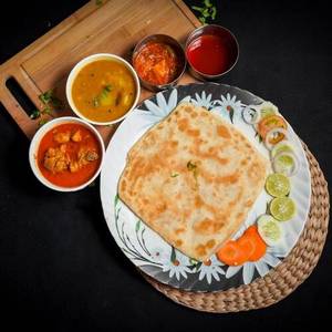 Plain Paratha With Chicken Curry [2 Pieces]