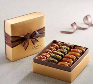 Cassandra Gold Ballotin Sq. (630 Grams)