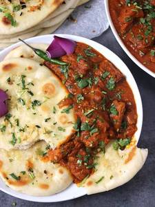 Garlic Bread With Paneer Tikka