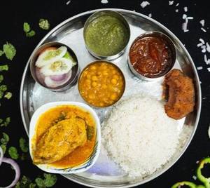 Basmati Rice With Steamed Hilsa Fish