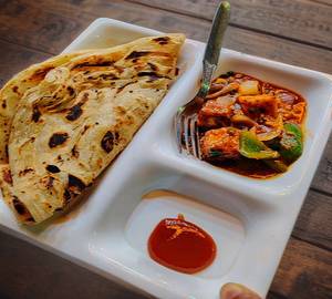 Chilli paneer with lachha paratha [2 pc]