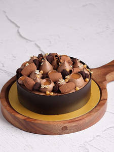 Chocolate Salted Caramel Praline Cake (500 Gms)