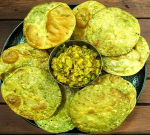 2 Karaishutir Kachori With Aloo Sabzi