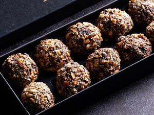Roasted Almond & Chocolate Truffle (6 Pcs)