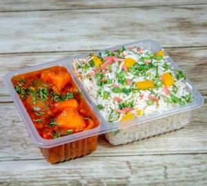 Veg Fried Rice [500 ml] and Chilli Paneer Gravy [4 Pieces]