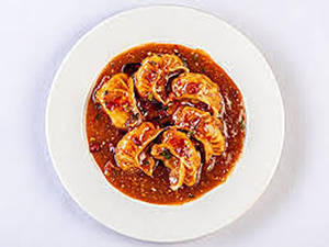 Chilli Momos With Gravy [5 Pieces]