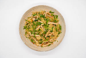 Chicken Wok-tossed Hakka Noodles