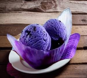 Black currant scoops