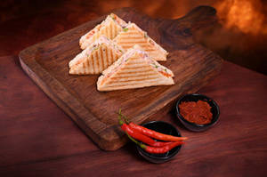 Spicy Masala Veggie Sandwich (4pcs)