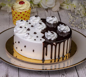 Vanilla Chocolate Cake