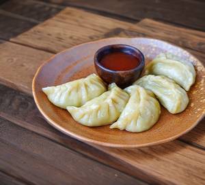 Veg steamed momos [5 pcs]