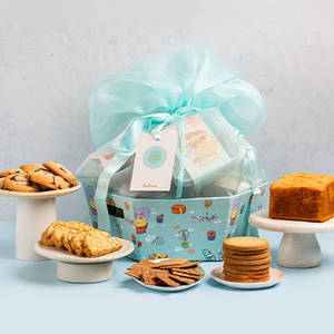 Luxury Gift Hamper Basket (Eggless)