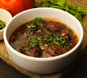 Vegetable Manchurian (6 Pcs)