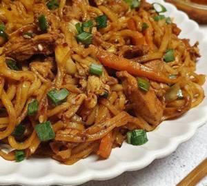 Schezwan chicken noodles