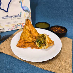 Aloo Pyaz Samosa [1 Samosa]