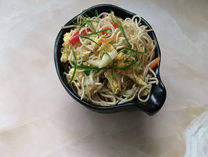 Egg Hakka Noodles