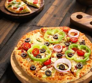 Classic onion capcicum pizza