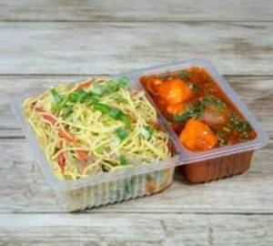 Veg Hakka Noodles with Chilli Paneer